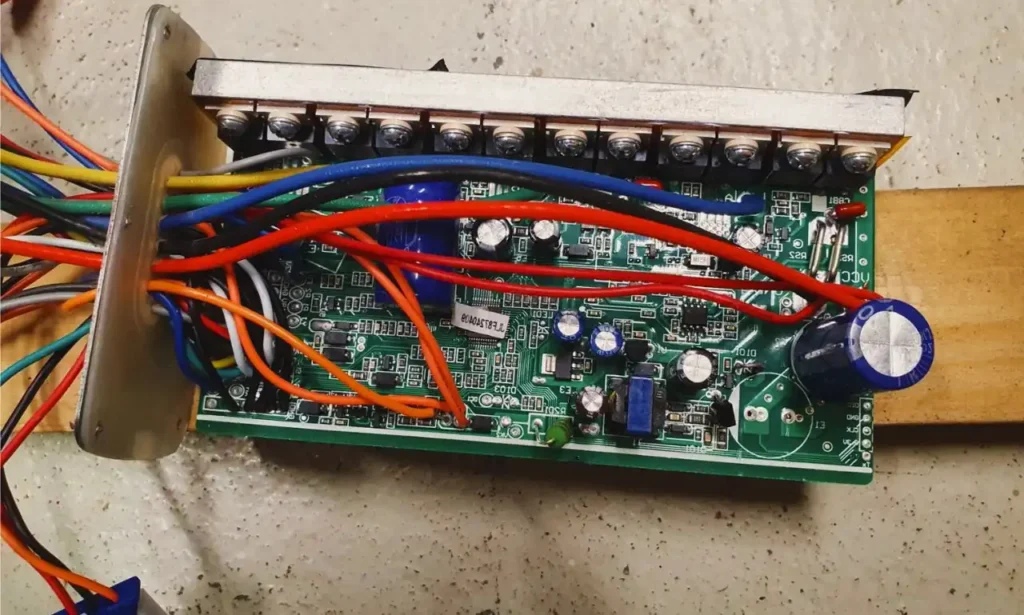 E-scooter controllers anatomy